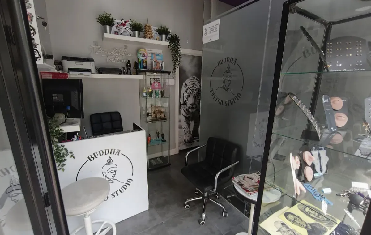 Cabina de tatuaje de Buddha Tattoo Vallecas